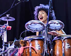 percusionista cubana Naile Sosa con FRESH, banda para evento y boda con musica de soul y motown en vivo desde Mallorca