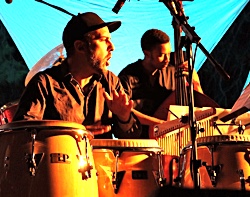 percusionista y bateria Pep Lluis Garcia con FRESH, banda para evento y boda con musica de soul y motown en vivo desde Mallorca